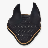 Čabraka háčkovaná Black Gold od Hobby Horse LarDen s vzpřímenými látkovými ušima a béžovým lemem pro stylovou ochranu proti hmyzu, zobrazená na bílém pozadí.