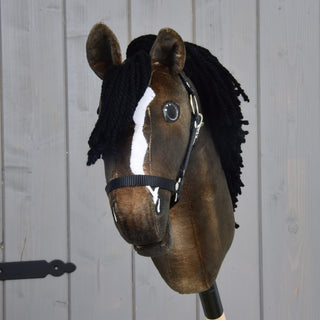 Hobby Horse Sundance s černou ohlávkou